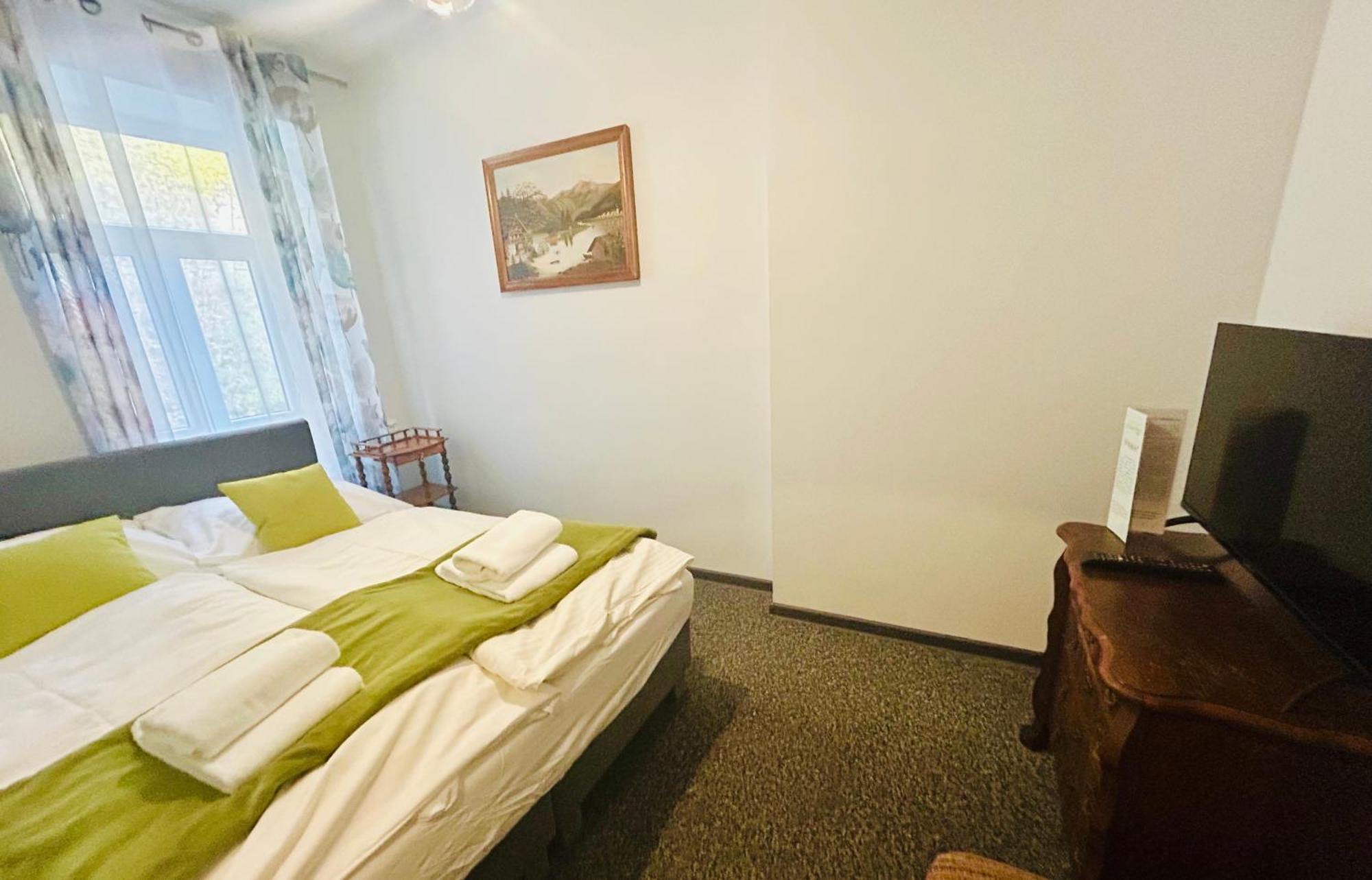 Gosciniec Kowalova Apartment Mieroszow Room photo